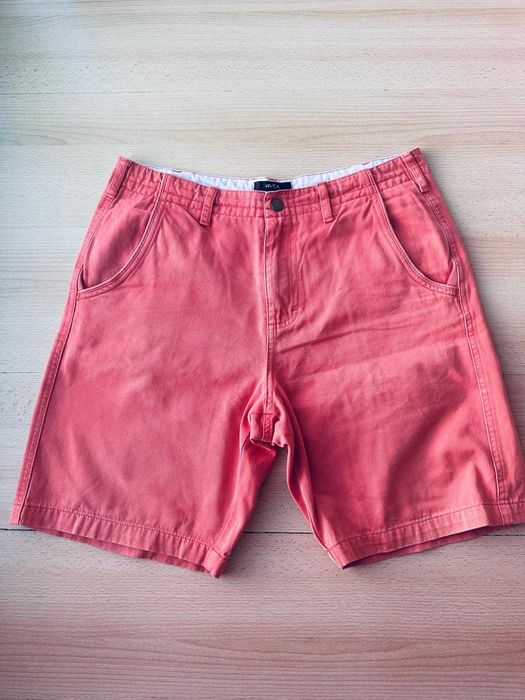 Calção masculino, cor coral/salmão, da marca RVCA
