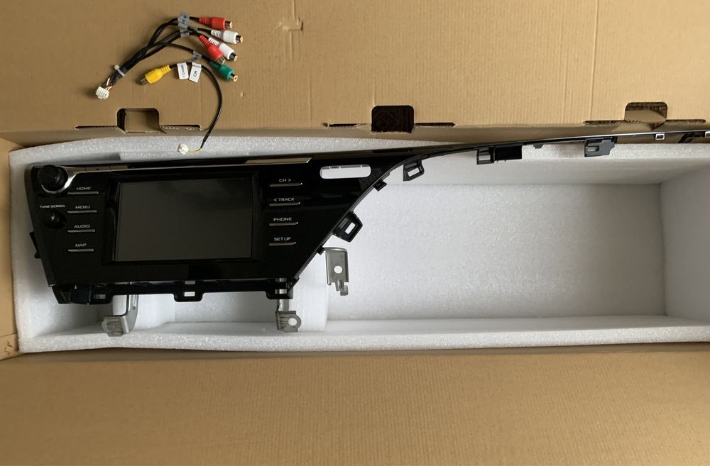 Автомагнитола штатная на Toyota Camry V70