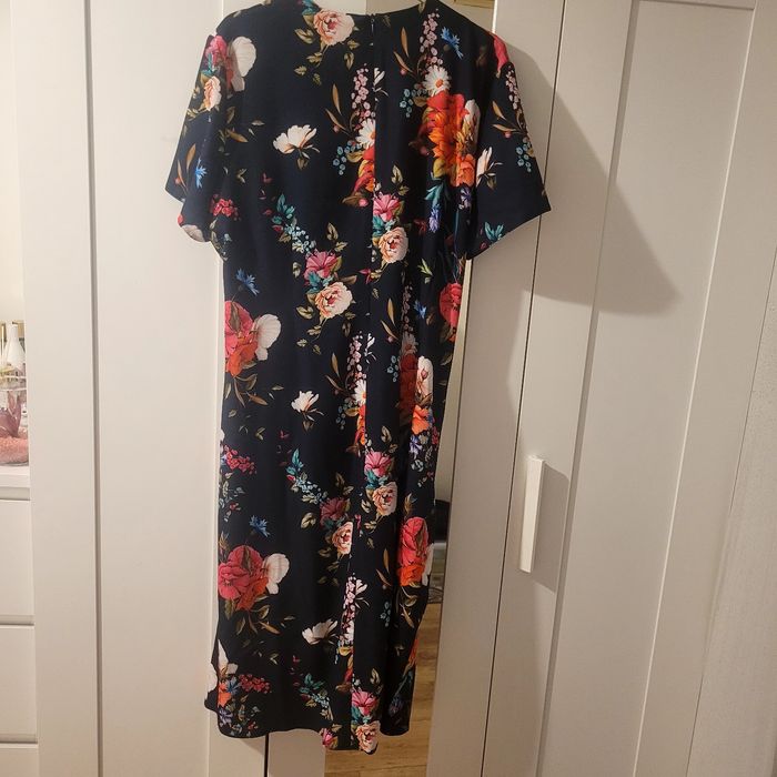 Sukienka elegancka granatowa w kwiaty r.50
