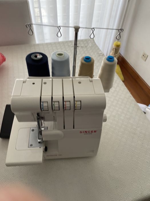 Máquina costura corte e cose SINGER UltraLock