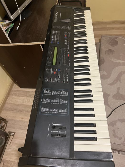 Синтезатор SOLTON MS100