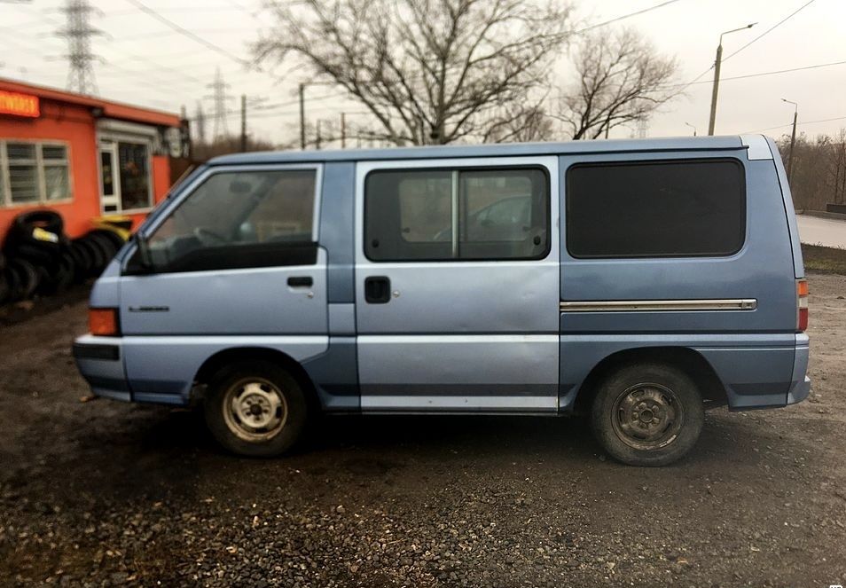 Бус Mitsubishi L300