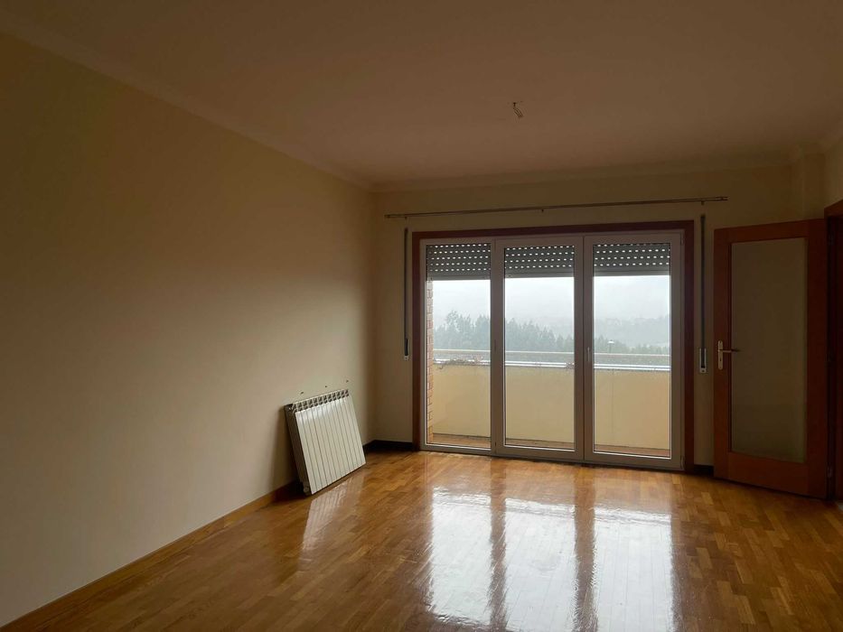 Apartamento T2 com Garagem Box em Mozelos