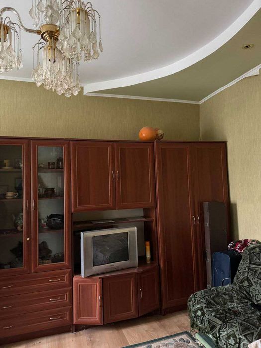 Продається двокімнатна квартира з двором, гаражом та городом