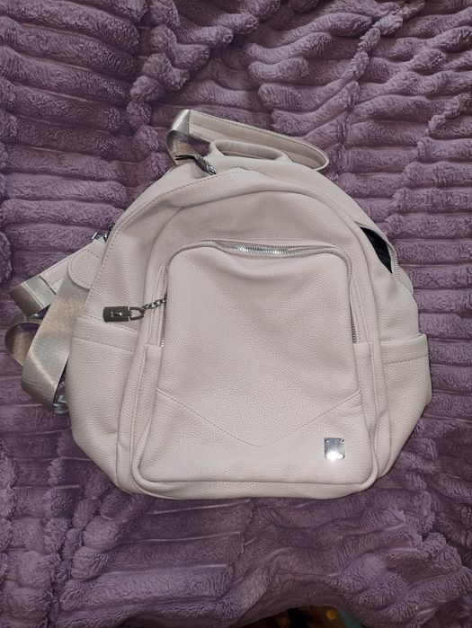 Кожаный бежевый рюкзак