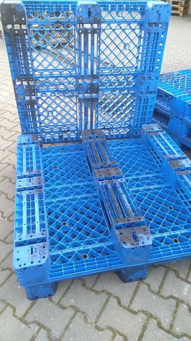 Sprzedam palety plastikowe 110x110
