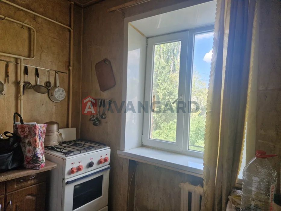 Продаж 2 к кв К-Карого,13. Середній поверх.