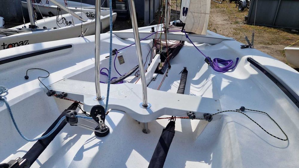 Łódź żaglowa żaglówka Topper Xenon 4,5m + wózek slipowy (1)