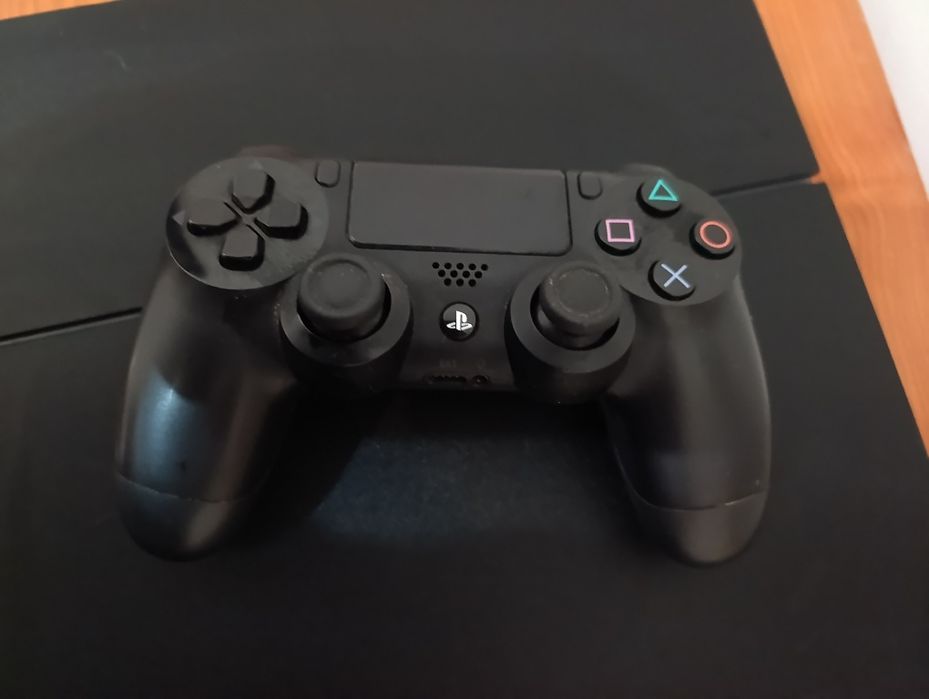PlayStation 4 1TB em estado perfeito como nova sem marcas