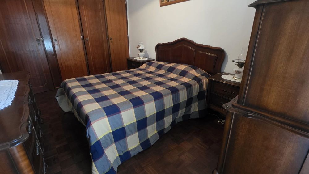 Quarto Antigo com colchão