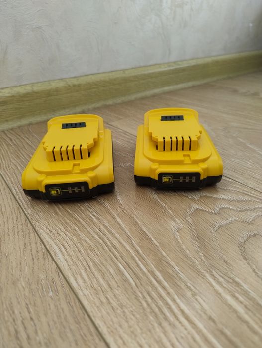 Dewalt 20v 3.0A акумулятори ,акб батареї