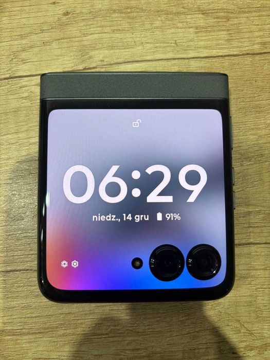 Motorola Razr 50 gwarancja 2027