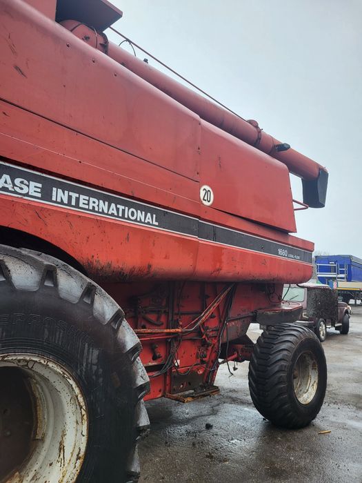Комбайн Case 1680E
