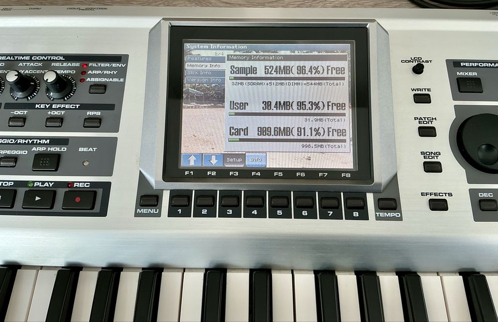 Roland Fantom X7 – Workstation Profissional | Extras Incluídos