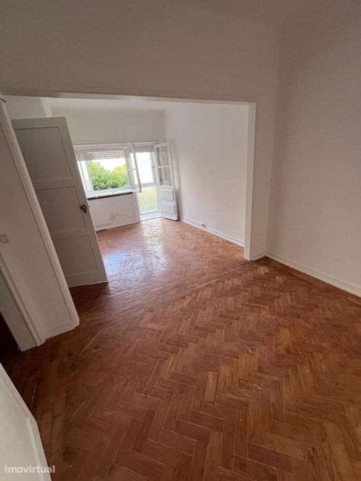 Apartamento T2 à venda em Pendão *** VISITAS SUSPENSAS*** (IMÓVEL C/ I