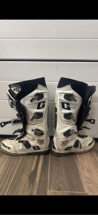 Мотоботи гаєрни.