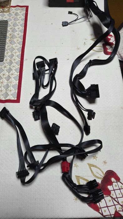Fonte de Alimentação Aero Cool Lux MODULAR RGB 650M (650W)