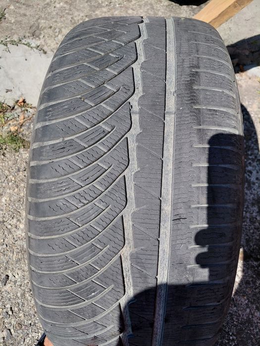 Шини 245/50 R18  3 - шини Bridgestone, 1 - Michelin