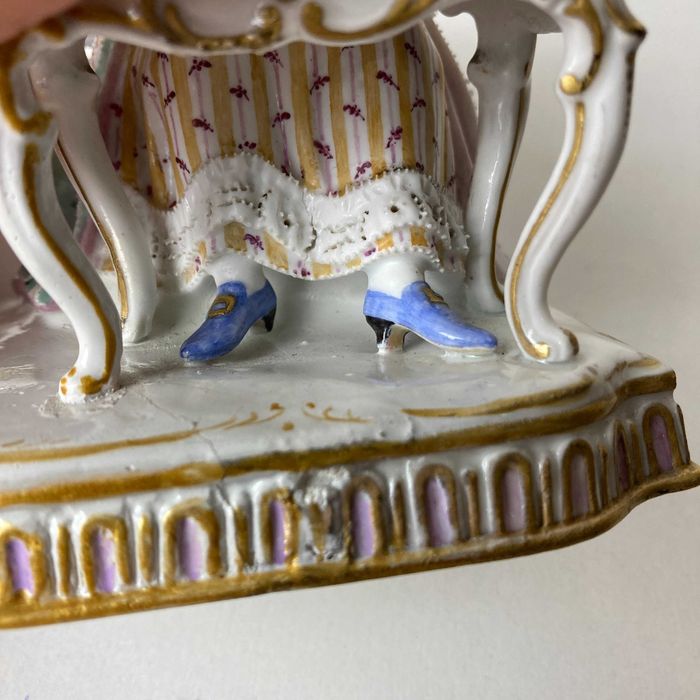 Estatueta Porcelana Meissen "Audição" da Série "5 Sentidos" Século XIX