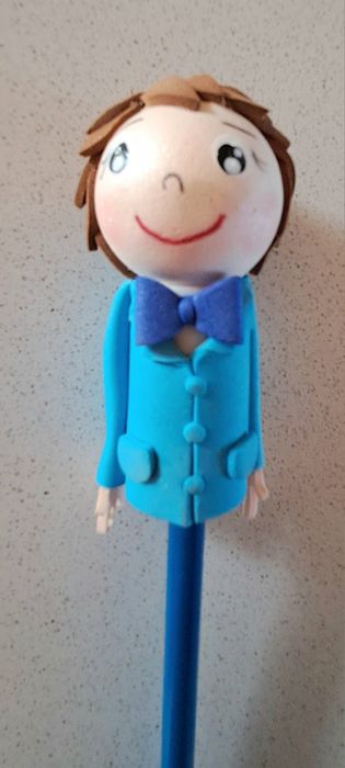 Lápis com bonequino ( menino) em EVA, Novo