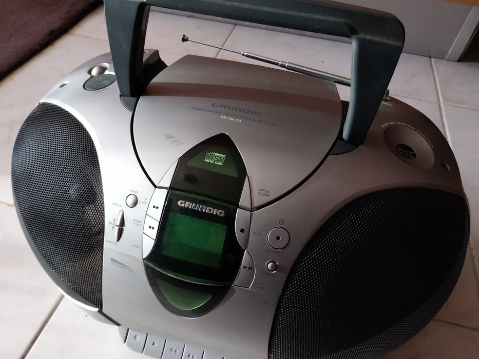 Aparelhos som digital cd / tuner / usb potateis a pilhas/corrente impe