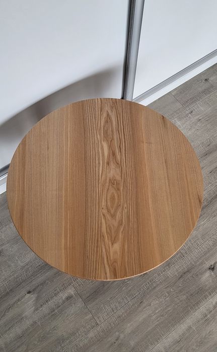 Solidny lity stolik kawowy okrągły jesionowy , jesion