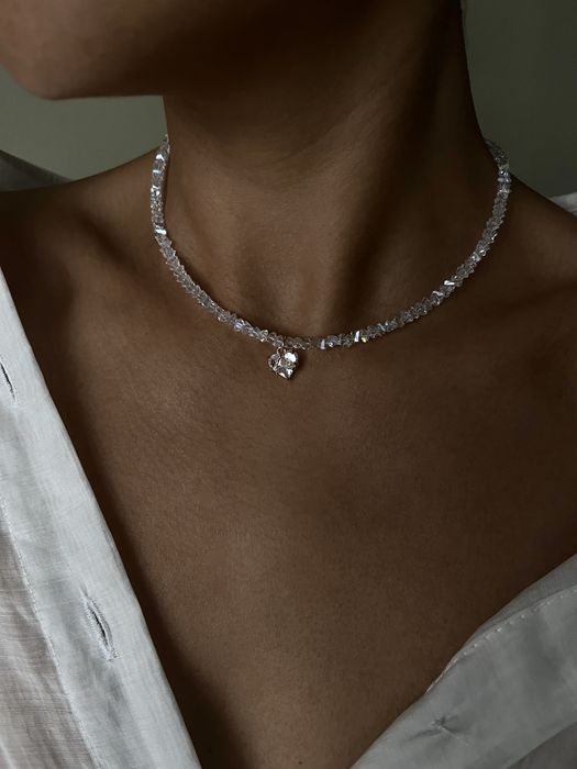 Delikatny choker „Miłość” z kryształu.