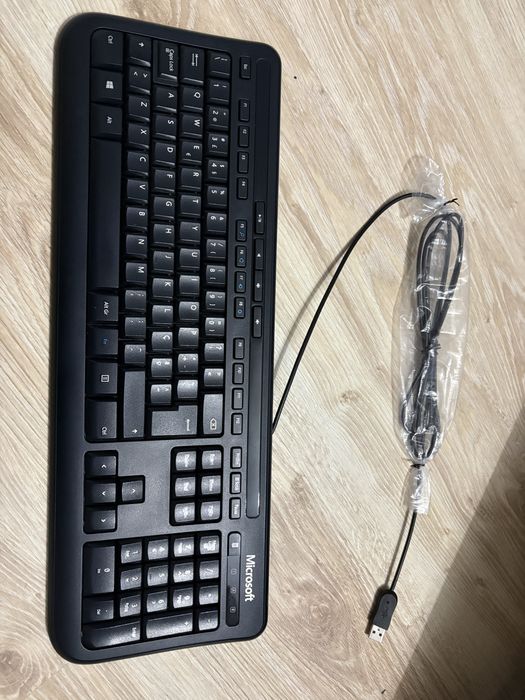 Microsoft 600 Multimedia Keyboard463401748267673602