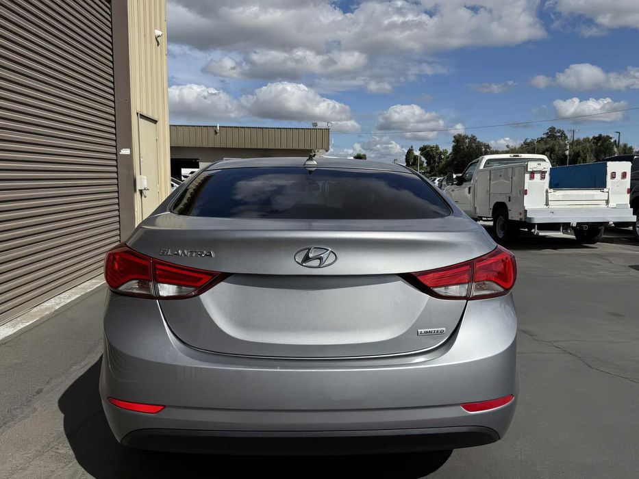 Hyundai Elantra Limited      2015