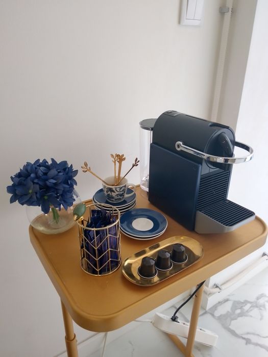 Aluga-se cadeira de cabeleireiro e gabinete