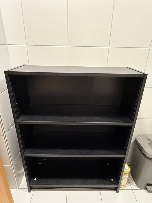 Estante preta Ikea