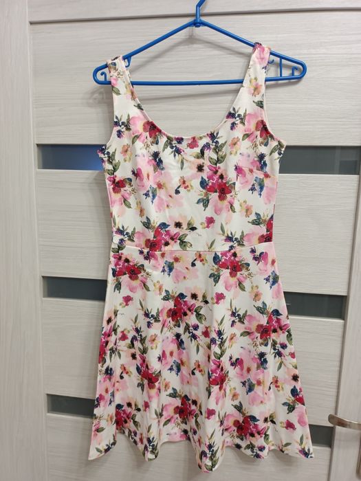 Sukienka damska w kwiaty
