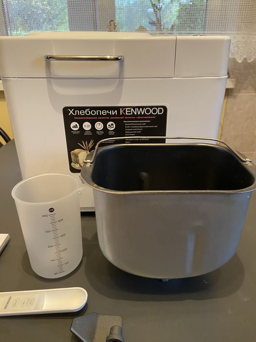 Хлібопічка Kenwood BM250 в ідеальному стані.
