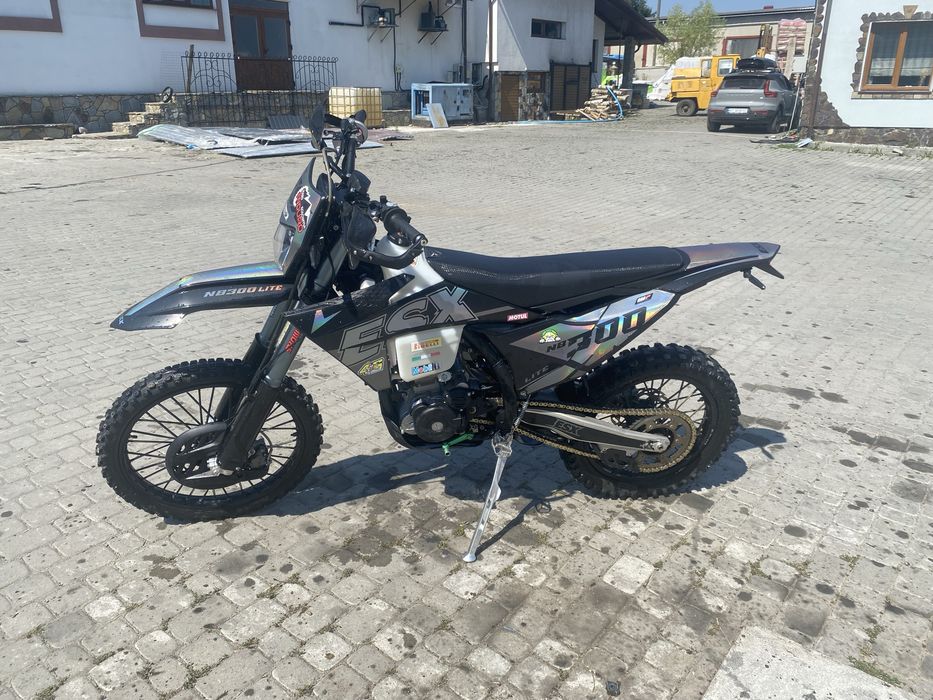 Продам мотик гарний ESX300