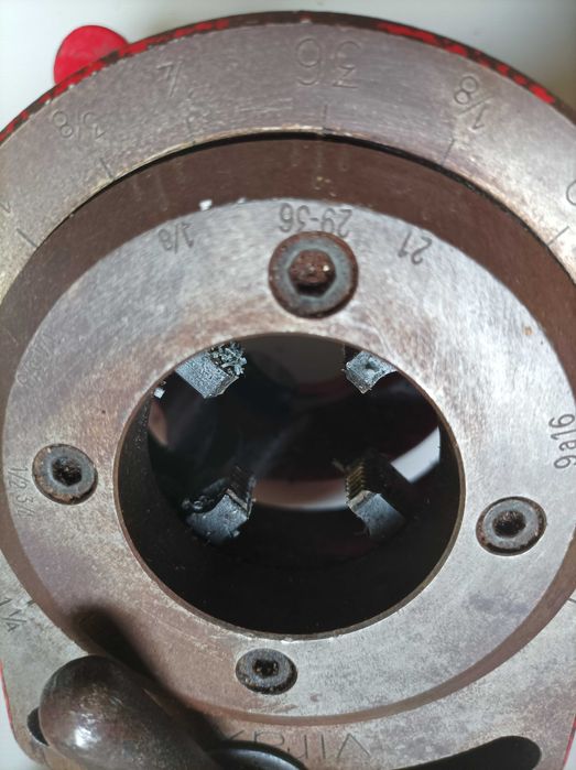 2 Tarraxas Manuais (maquina roscas)