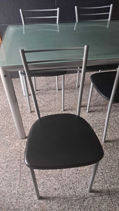 Mesa de Cozinha e 4 Cadeiras