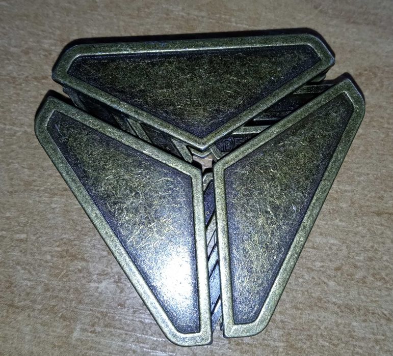 Головоломка металл Delta - Hanayama Metal Puzzle