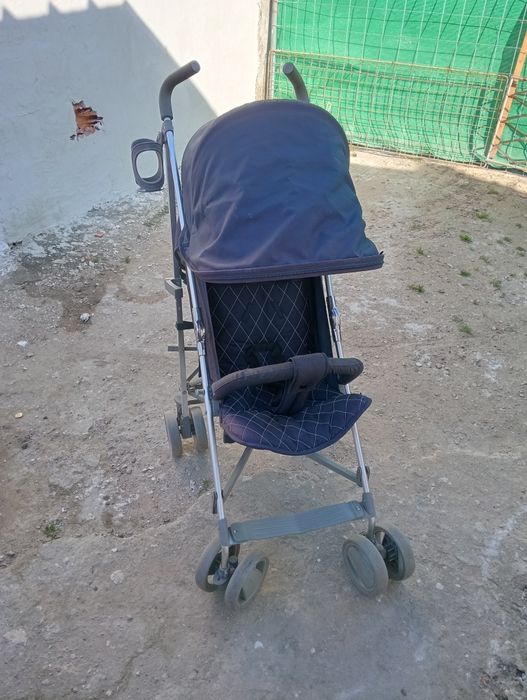 Carrinho de bebê em bom estado
