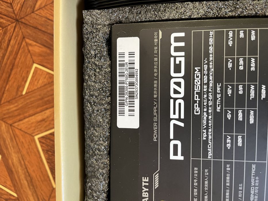 Блок живлення Gigabyte P750GM