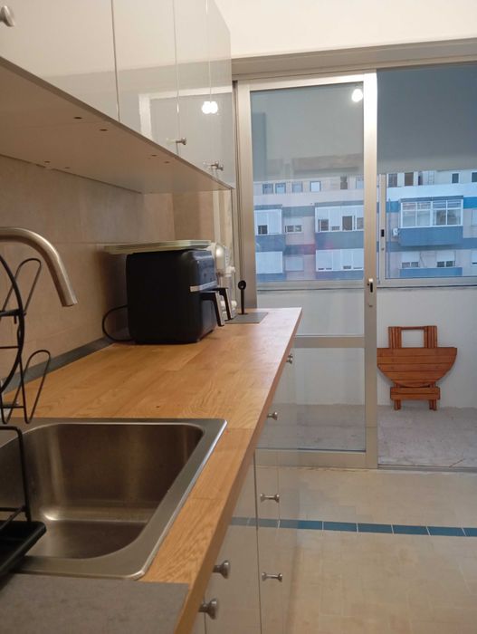 Quarto para arrendar - Lumiar- Santa Clara