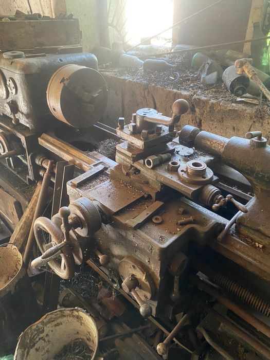 Станок токарний