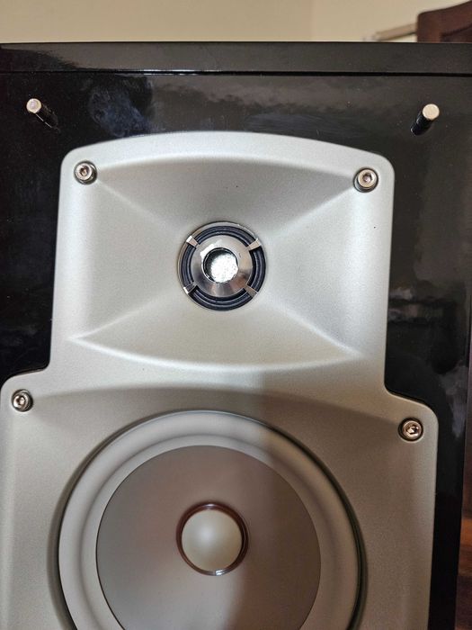 Colunas Yamaha NS-555
