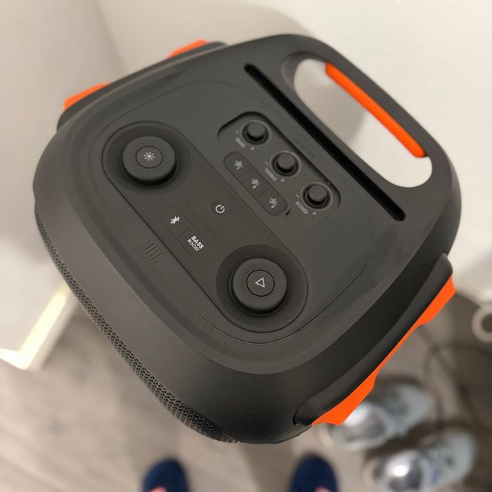 JBL partibox 710 como nova