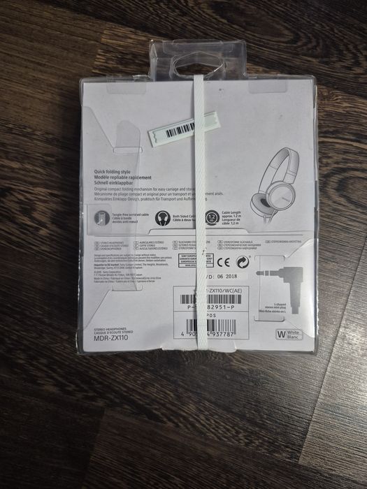 słuchawki nauszne Sony MDR-ZX110 w kolorze białym.