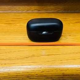 Słuchawki bezprzewodowe JBL + etui ładujące Jak Nowe