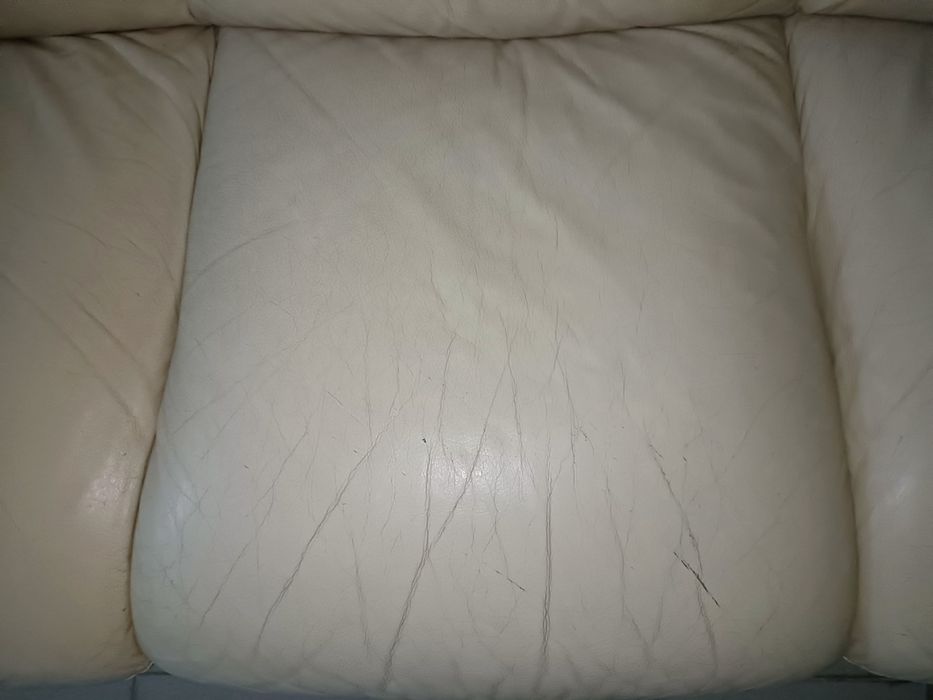 Sofá bege 3 lugares