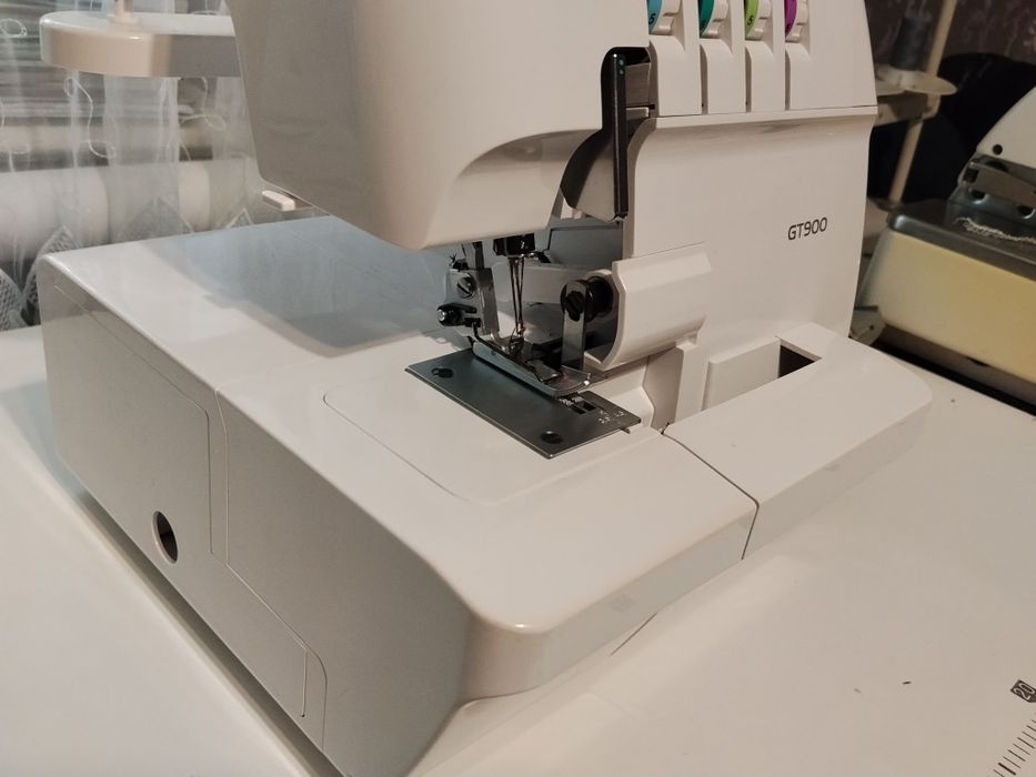 Оверлок Rold GT900 в ідеальному стані