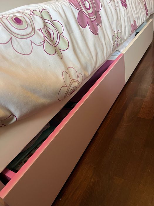 Cama individual com gavetão