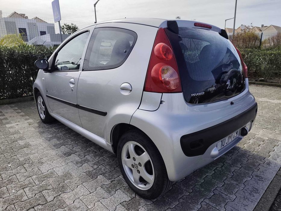 Peugeot 107  Black & Silver 2010 Nacional  87 mil km revisões origem