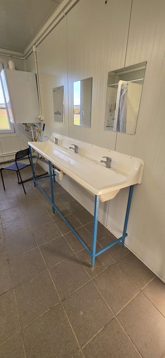 Umywalka z laminatu do kontenera